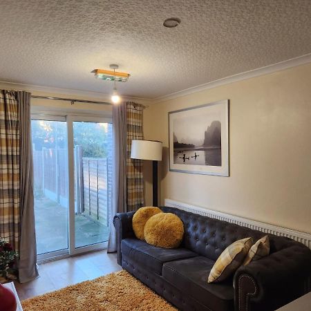 Crane Home In Dagenham With Free Wi Fi Esterno foto