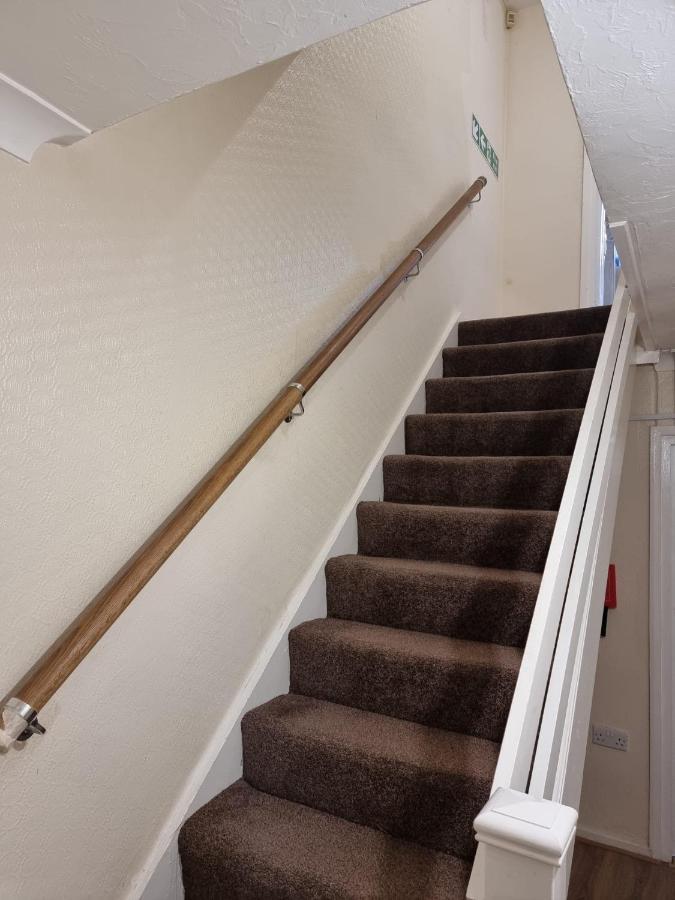 Crane Home In Dagenham With Free Wi Fi Esterno foto