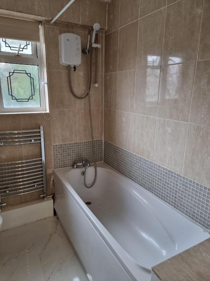 Crane Home In Dagenham With Free Wi Fi Esterno foto