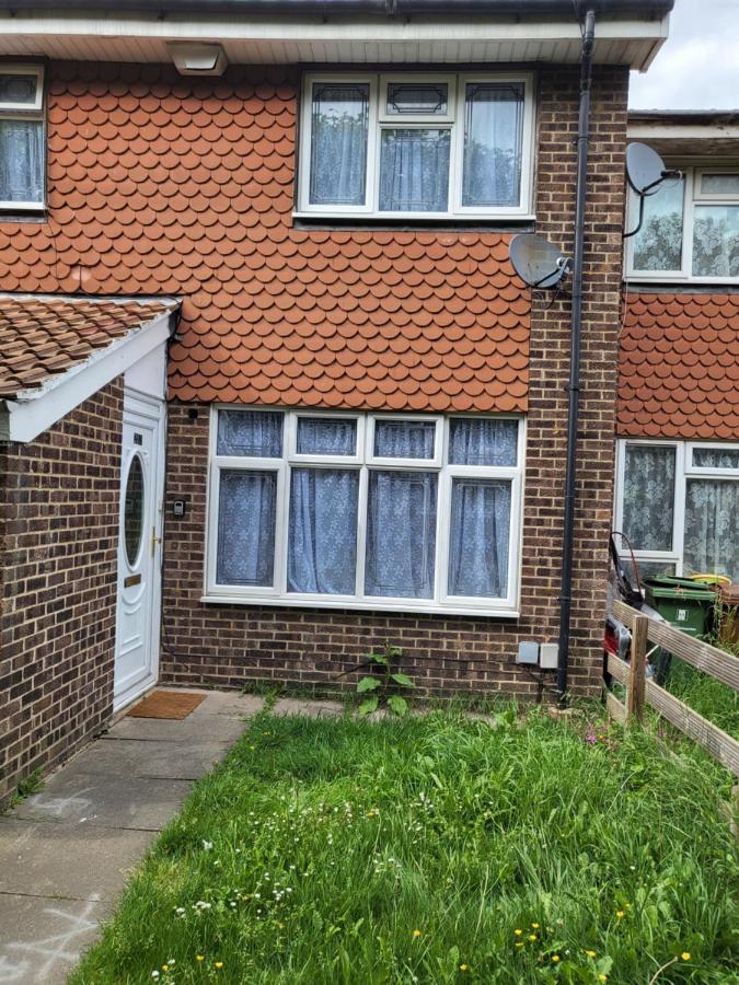 Crane Home In Dagenham With Free Wi Fi Esterno foto