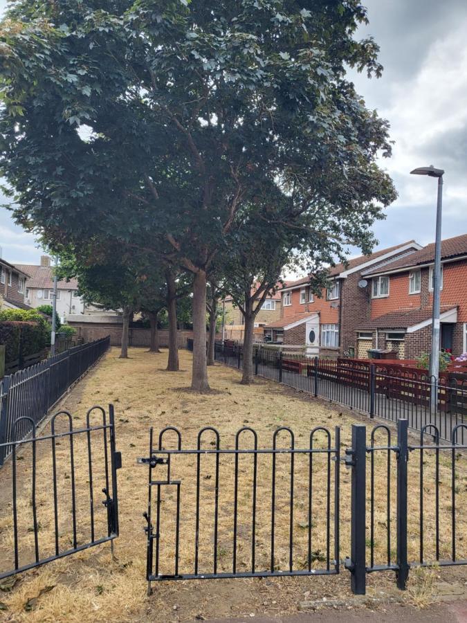 Crane Home In Dagenham With Free Wi Fi Esterno foto