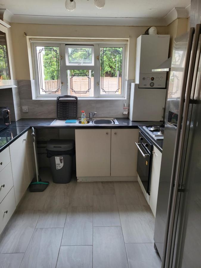 Crane Home In Dagenham With Free Wi Fi Esterno foto