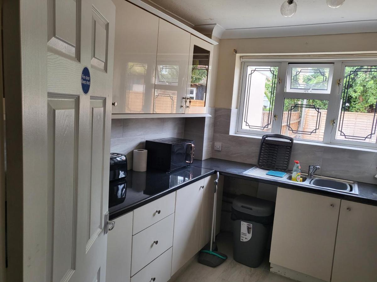Crane Home In Dagenham With Free Wi Fi Esterno foto