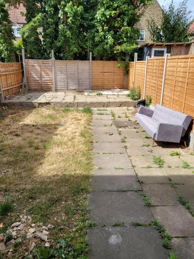 Crane Home In Dagenham With Free Wi Fi Esterno foto