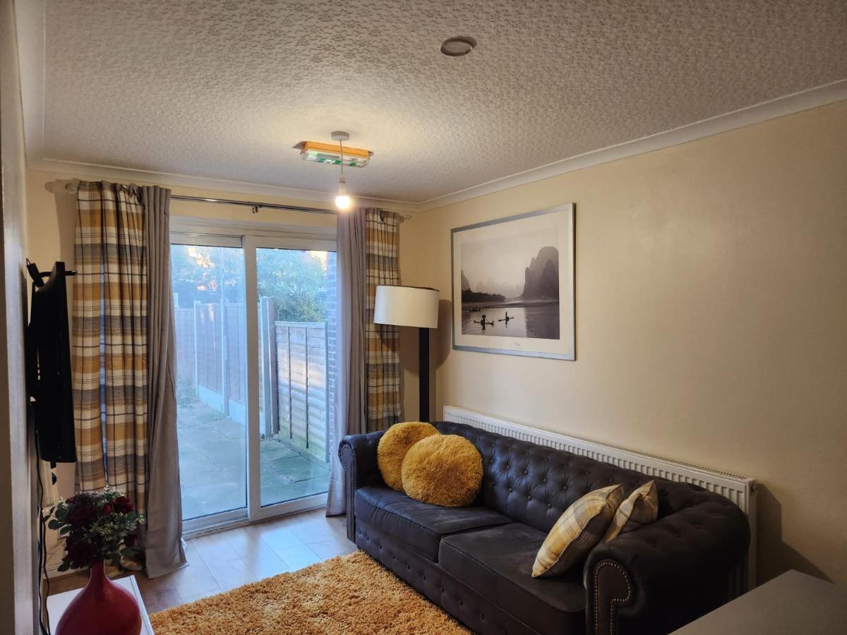 Crane Home In Dagenham With Free Wi Fi Esterno foto