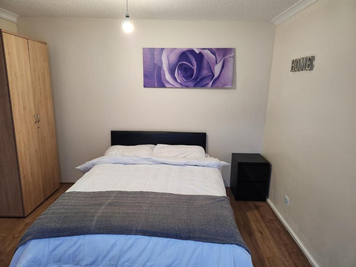 Crane Home In Dagenham With Free Wi Fi Esterno foto