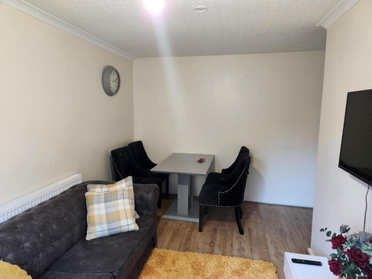 Crane Home In Dagenham With Free Wi Fi Esterno foto