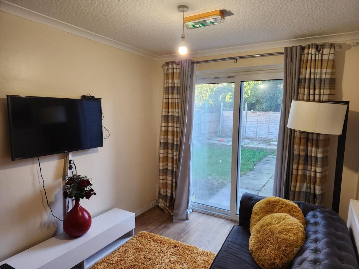 Crane Home In Dagenham With Free Wi Fi Esterno foto