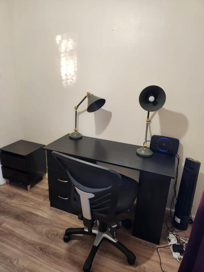 Crane Home In Dagenham With Free Wi Fi Esterno foto